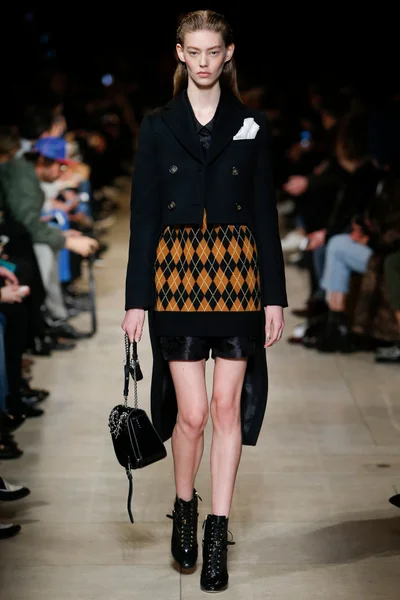 Look 15